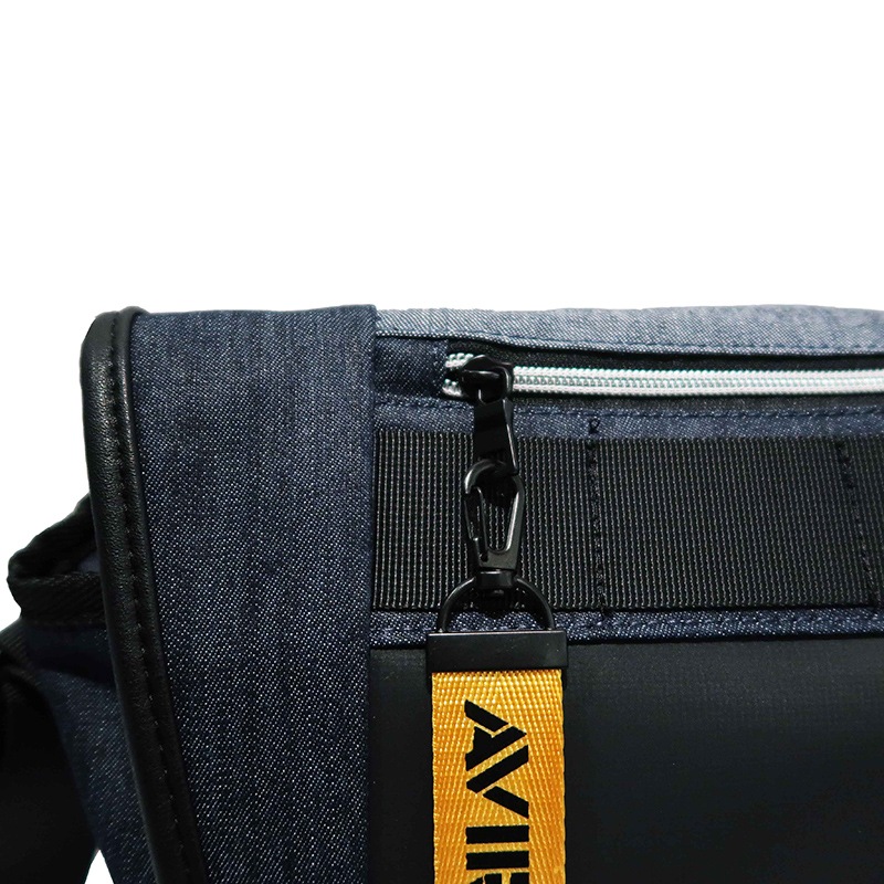 【AVIREX】フラップショルダーバッグAVX592