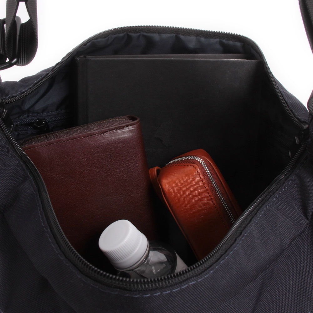 【AVIREX】ショルダーバッグ　AVX602