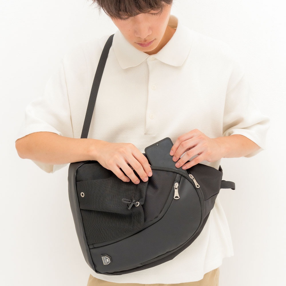 【MADDEN EQUIPMENT】<br>ELBERT スリングバッグ EQPK05