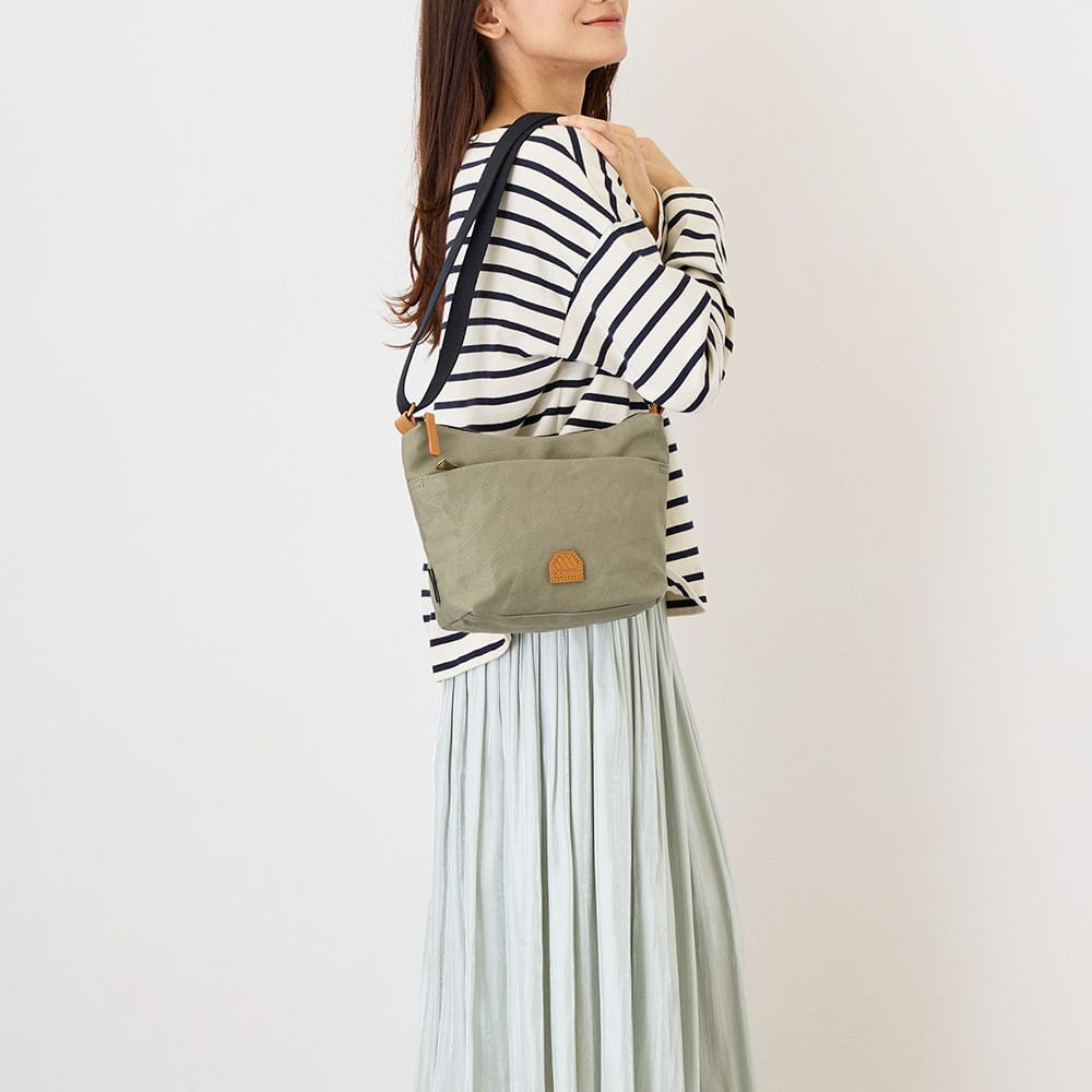 【MADDEN EQUIPMENT】<br>ショルダーバッグ EQHY04