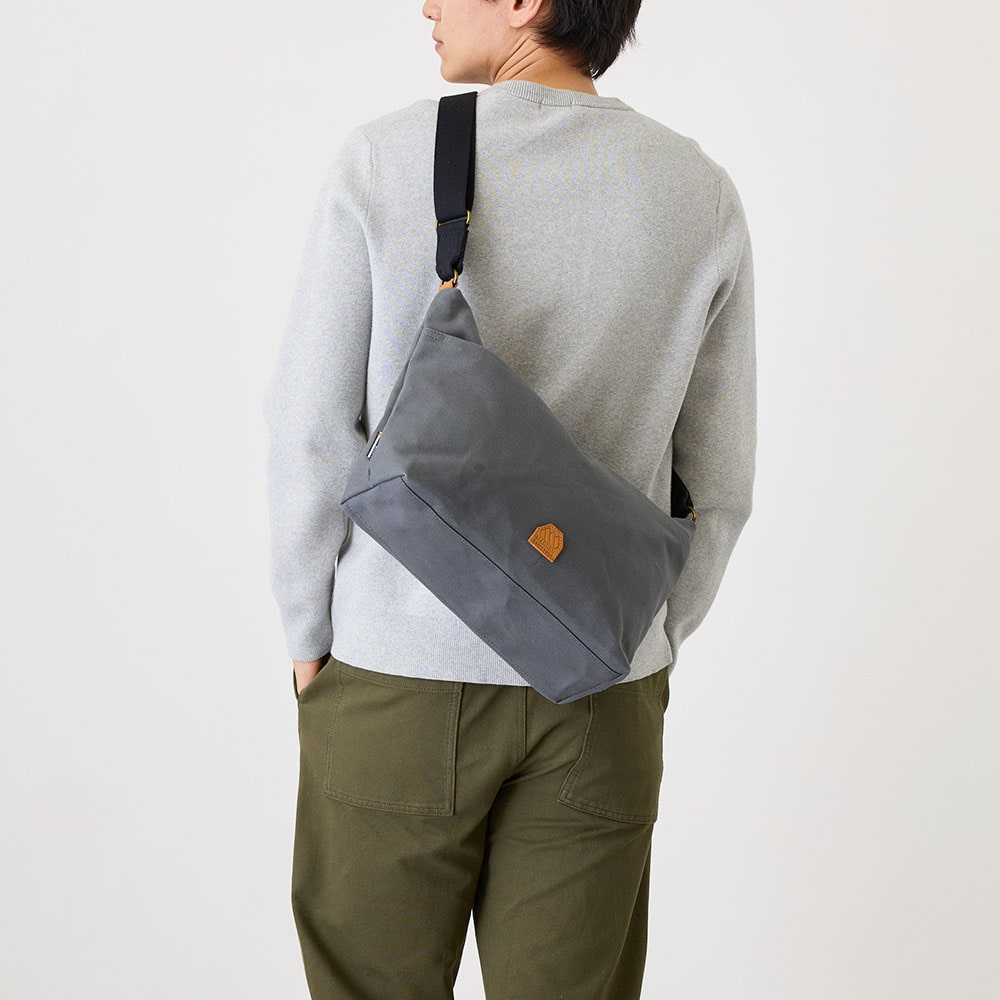 【MADDEN EQUIPMENT】<br>横型ショルダーバッグ EQHY05