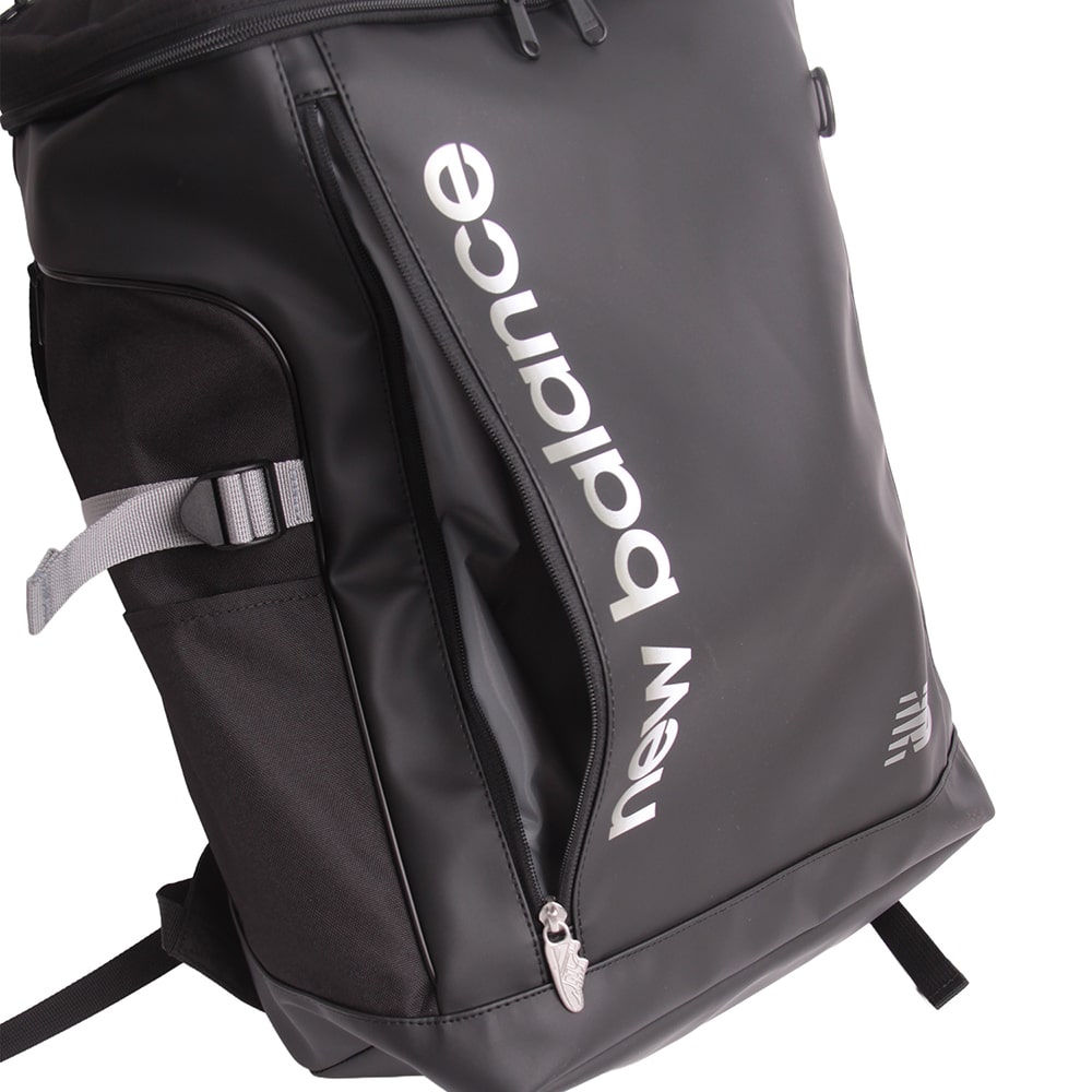 【NewBalance】<br>グラデーションロゴ撥水ボックスリュック 32L　AC9667M