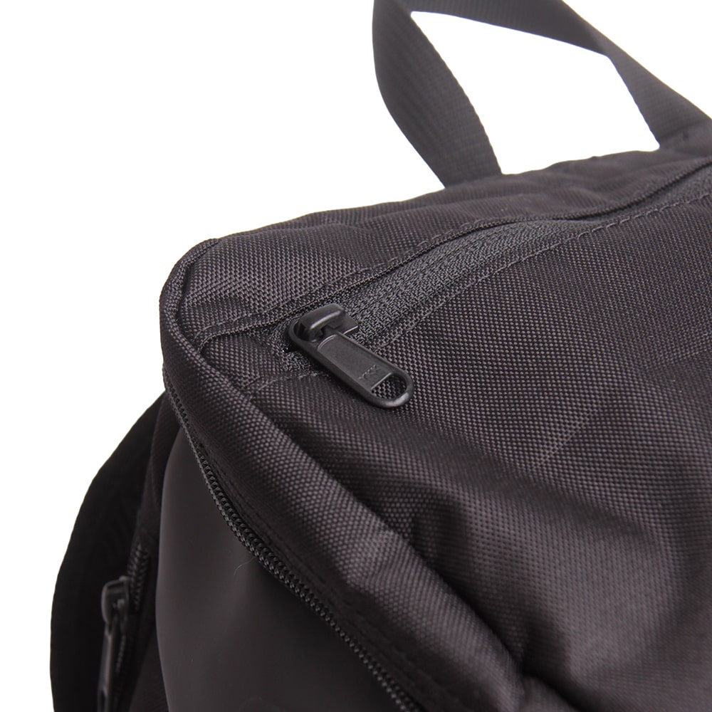 【NewBalance】<br>グラデーションロゴ撥水ボックスリュック 32L　AC9667M