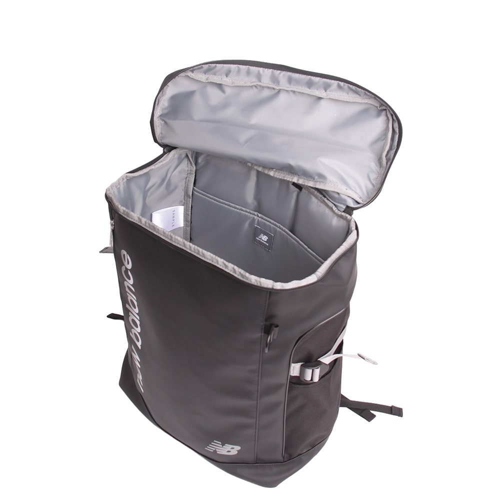 【NewBalance】<br>グラデーションロゴ撥水ボックスリュック 32L　AC9667M