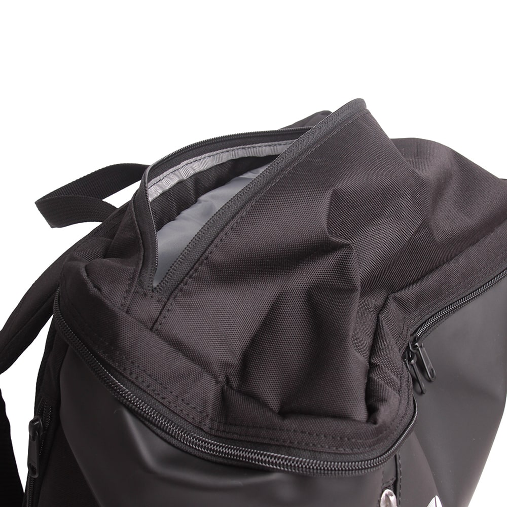 【NewBalance】<br>グラデーションロゴ撥水ボックスリュック 32L　AC9667M