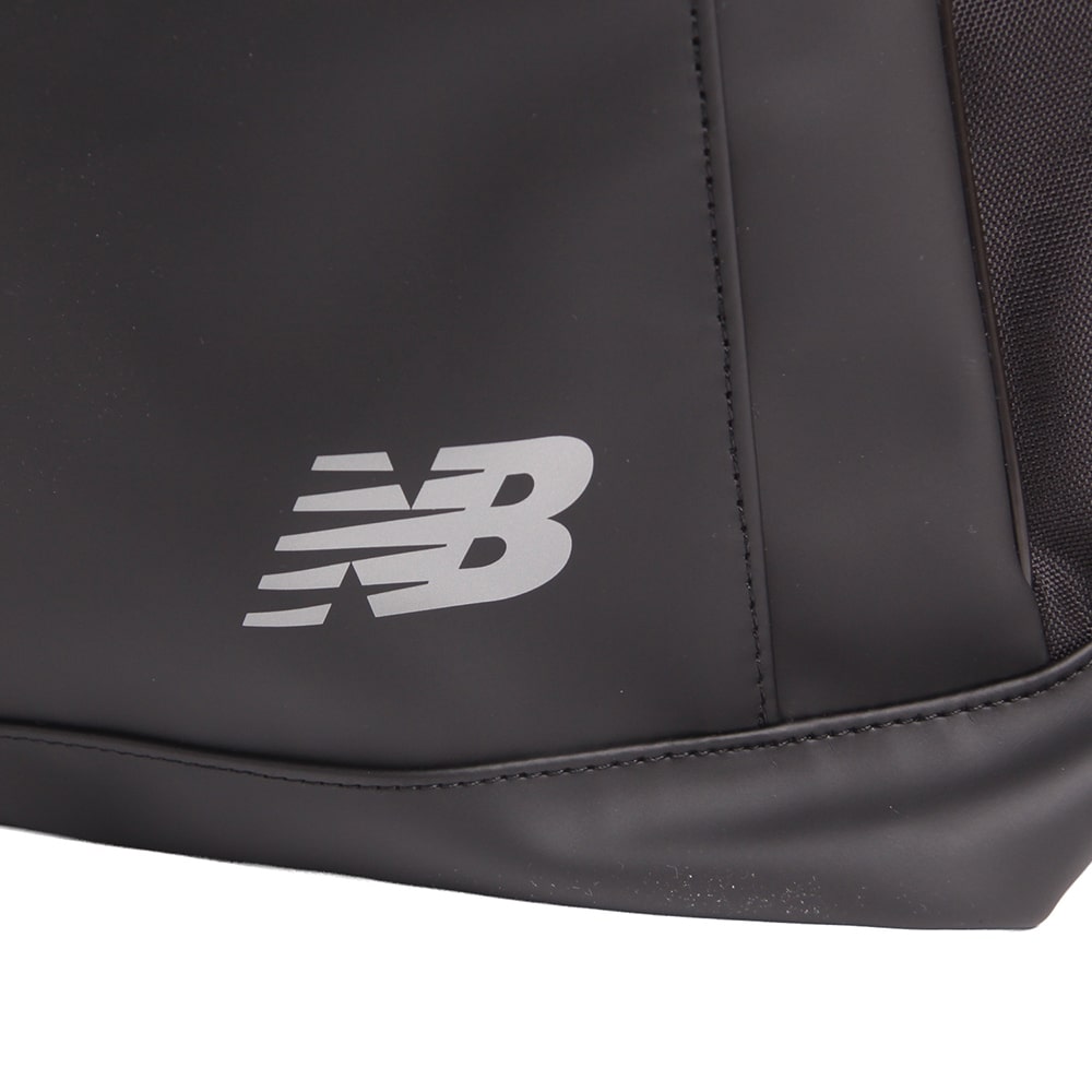 【NewBalance】<br>グラデーションロゴ撥水ボックスリュック 32L　AC9667M