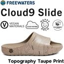 FREEWATERS �ե꡼������������ �ꥫ�Х꡼������� ��� ����������� Cloud9 Slide Topography Taupe Print ���饤�ɥ������ Cloud9�եåȥ٥å� 2026NEW��ǥ� ��������Ź������