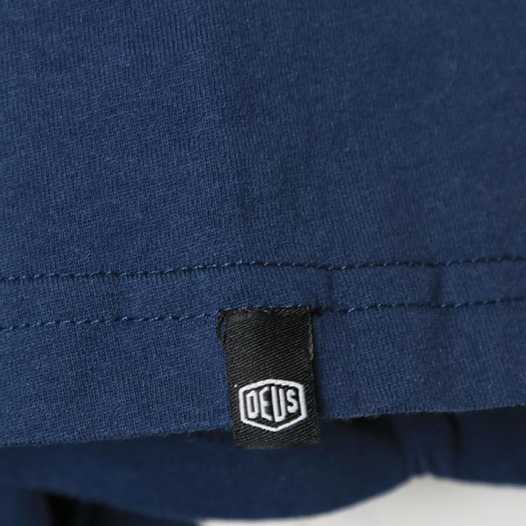 �����꾦�ʡ�Deus Ex Machina �ǥ��� ������ �ޥ��� DEUS LOGO S/S TEE �ݥ��å��դ�ȾµT����� T-DMA51995