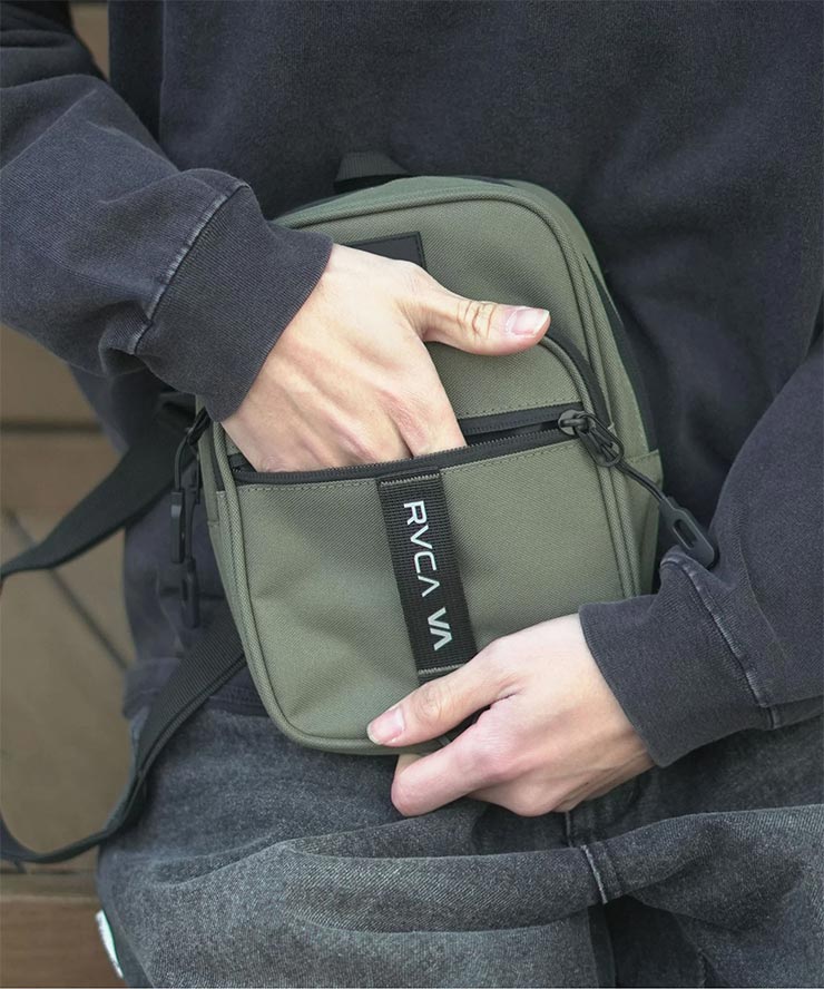 RVCA �롼�� ��� ���������Хå� �ݡ��� �ߥ˥Хå� �Ф᤬�� ����ѥ��� UTILITY POUCH BG041983 OLV 26SP ��������Ź������