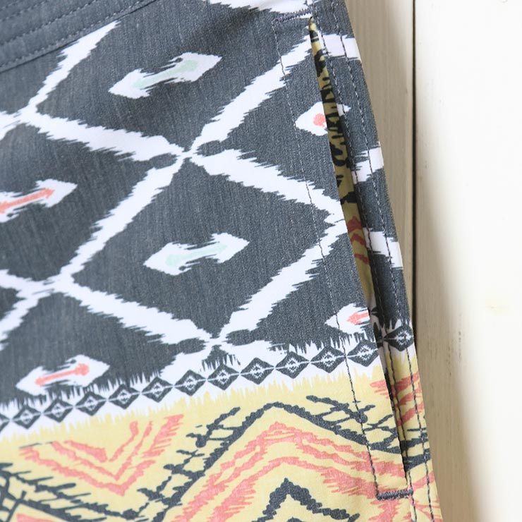 ������̵����THE ROARK REVIVAL ����������Х��Х� CHILLER BENI BOARDSHORTS 17��󥰥� �ܡ��ɥ��硼�� �����եѥ�� RB351