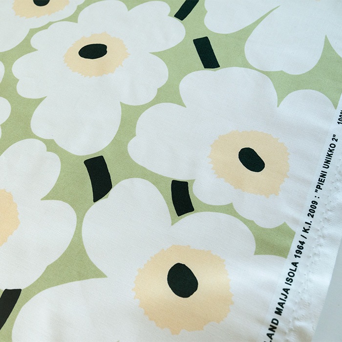 �����ϡ�2026SS �ޥ��å� ����  marimekko MINIUNIKKO �ԥ��˥��˥å� �ڥ������꡼��ߥ��եۥ磻�ȡߥ饤�ȥ������� [col.611]   ��