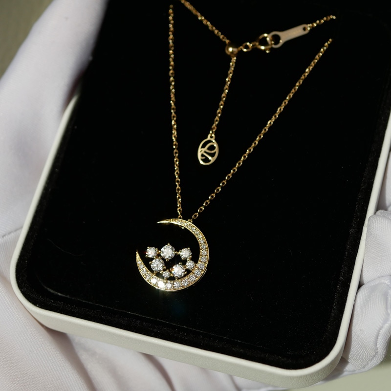18K Chandrika ムーンダイヤモンドネックレスロング