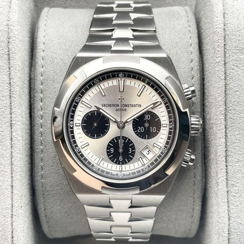 ヴァシュロンコンスタンタン オーヴァーシーズ・クロノグラフ 5520V/210A-B686 シルバートーンラッカー 42.5mm