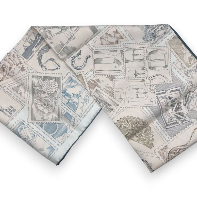 エルメス カレ 90 フォーブルの切手愛好家 ローズ・パール/グレー/ホワイト シルク100%