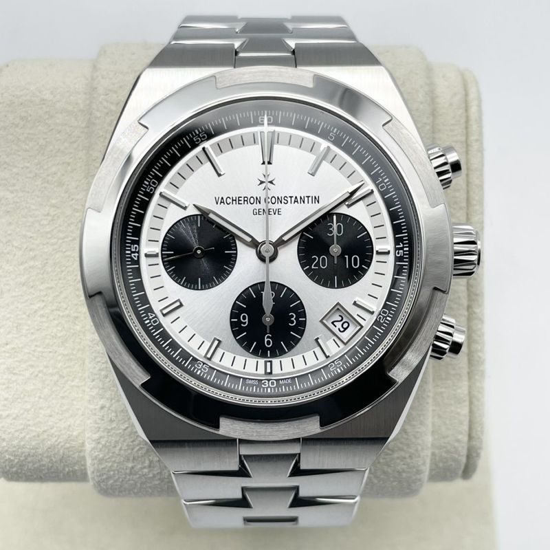 ヴァシュロンコンスタンタン オーヴァーシーズ・クロノグラフ 5520V/210A-B686 シルバートーンラッカー 42.5mm