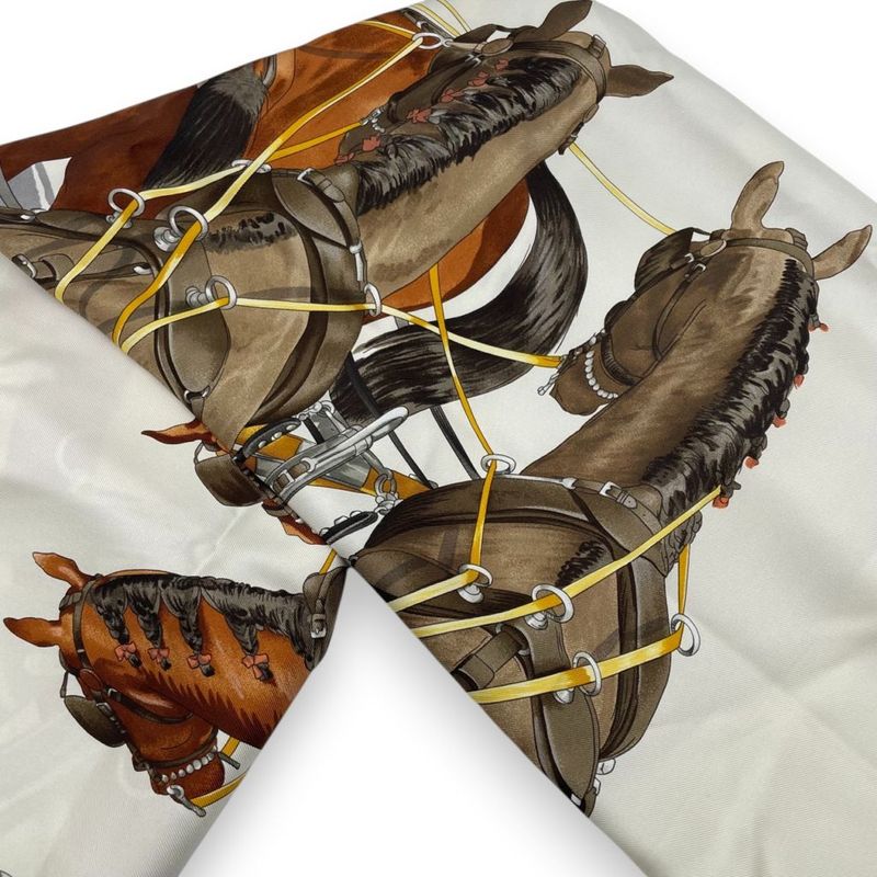 エルメス カレ 90 弓形連結 レッド/ブラウン/ベージュ シルク100%