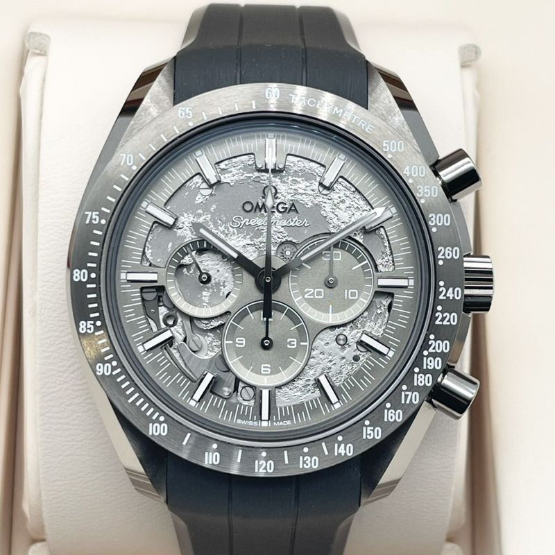 オメガスピードマスター ダーク サイド オブ ザ ムー﻿ン 310.92.44.50.06.002 44mm