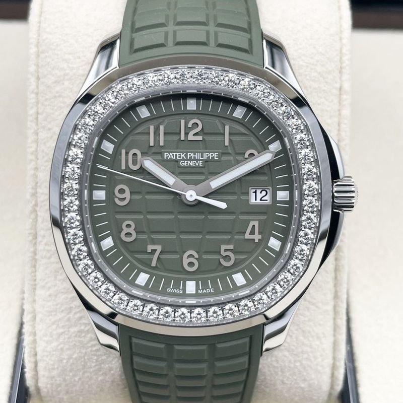 パテックフィリップ アクアノート ルーチェ 5267/200A-011 カーキグリーン 38.8mm