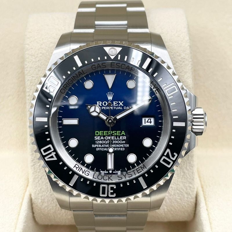 ロレックス ディープシー 136660 Dブルー 44mm
