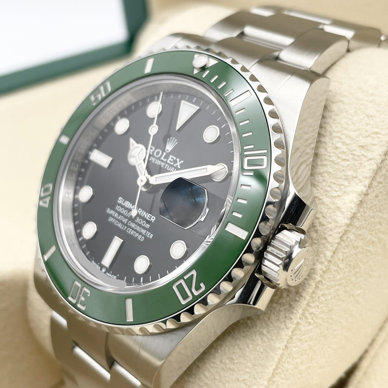 サブマリーナ デイト 126610LV オイスターブレスレット ブラック グリーン 41mm