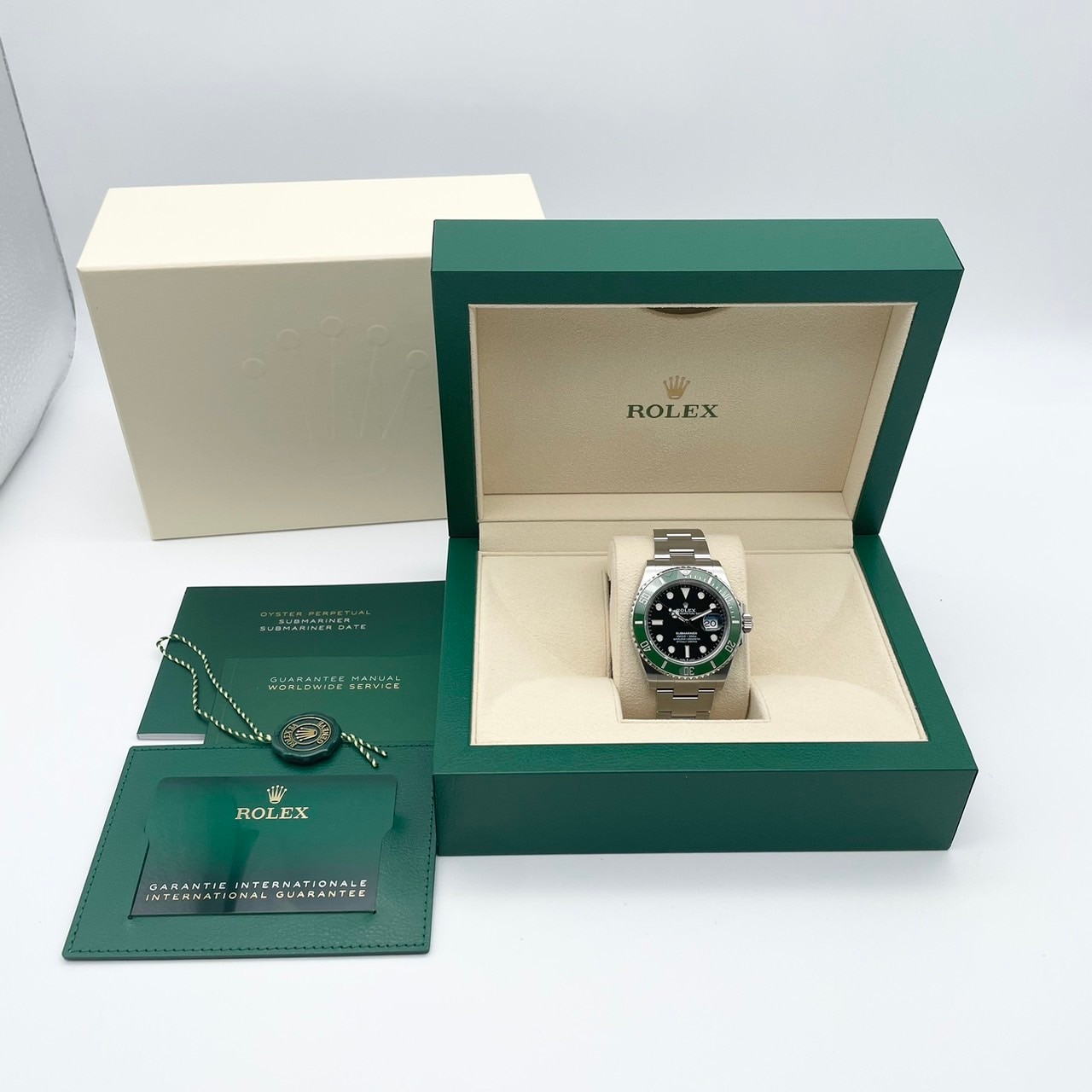 サブマリーナ デイト 126610LV オイスターブレスレット ブラック グリーン 41mm