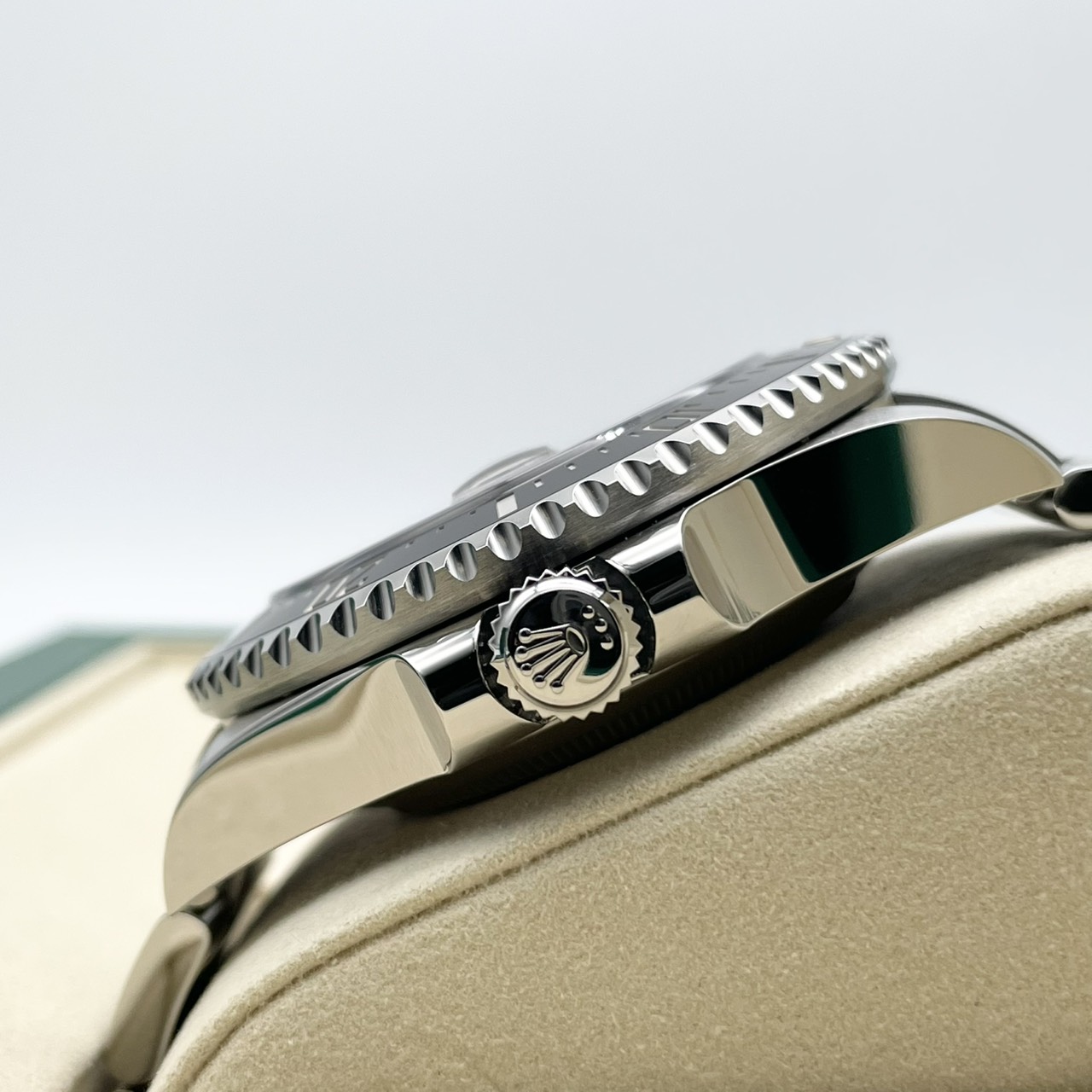 ロレックス シードゥエラー 126600 ブラック オイスターブレスレット 43mm