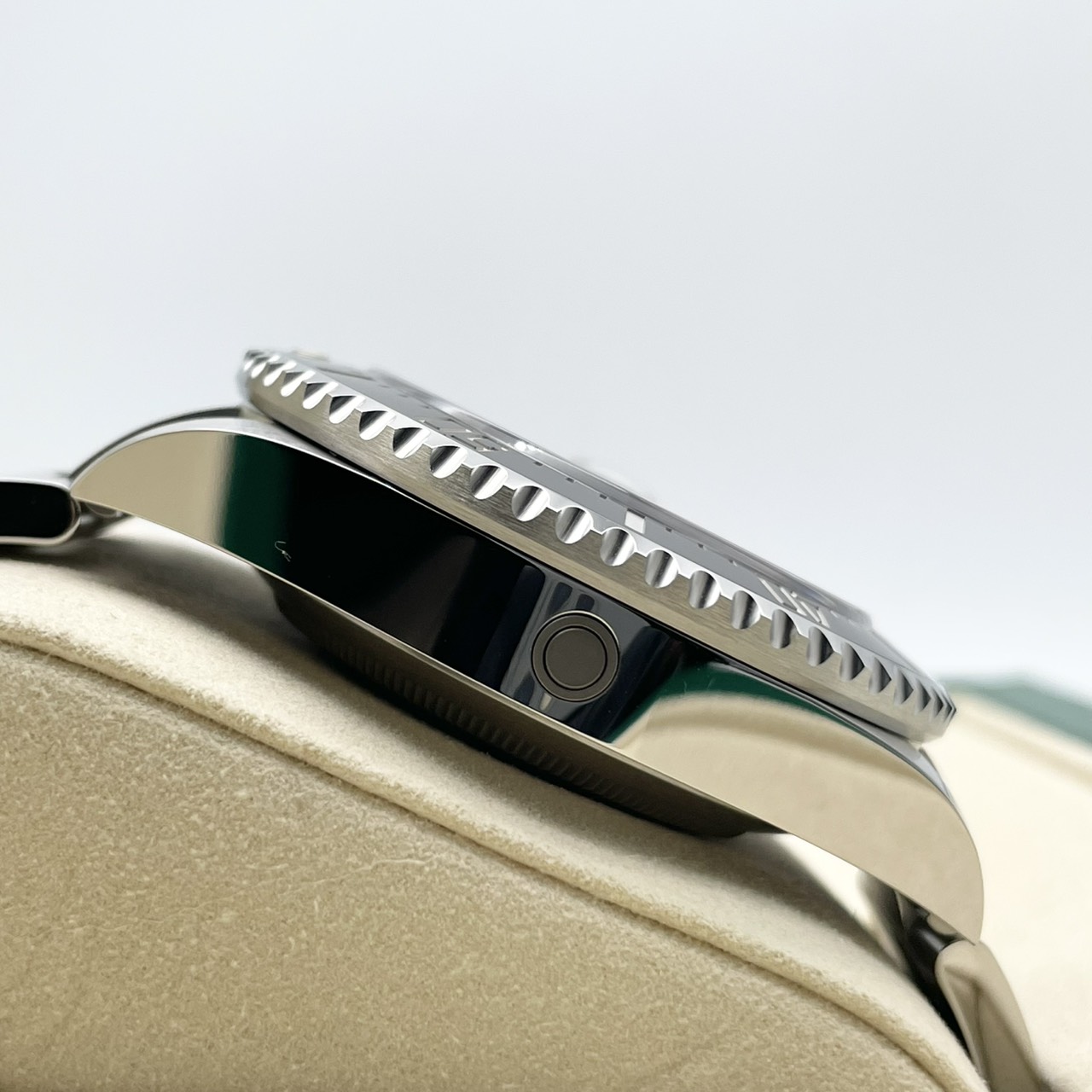 ロレックス シードゥエラー 126600 ブラック オイスターブレスレット 43mm