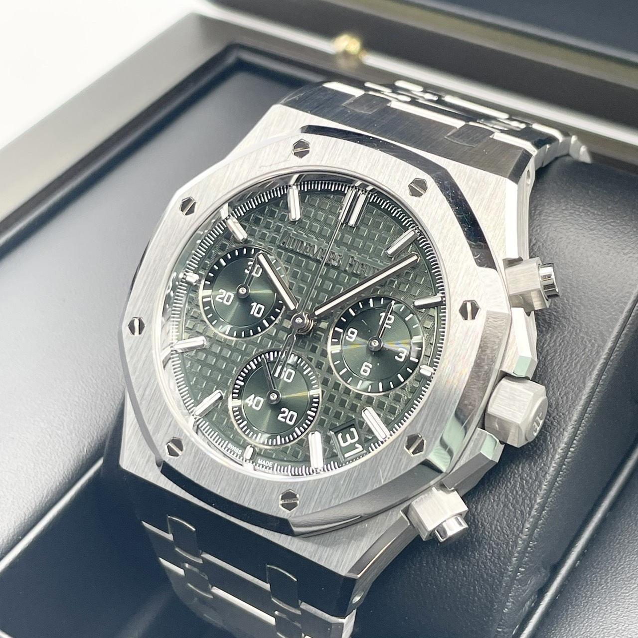オーデマピゲ ロイヤルオーク クロノグラフ 26240ST.OO.1320ST.08 カーキグリーン 41mm