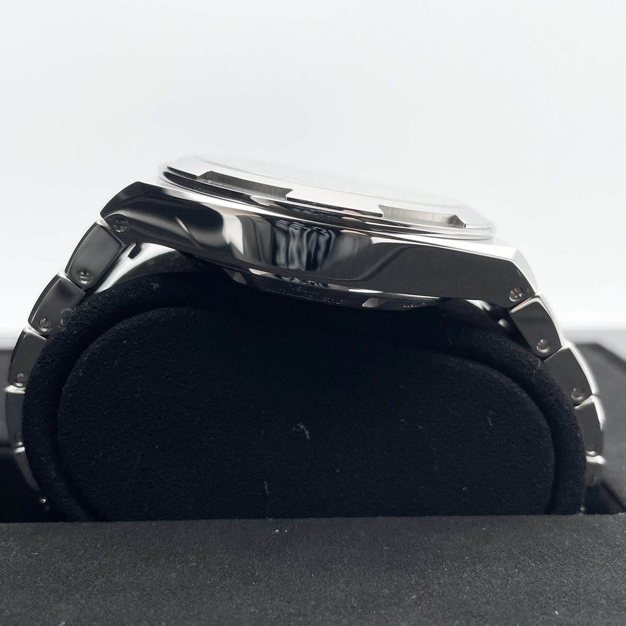 ヴァシュロンコンスタンタン オーヴァーシーズ・クロノグラフ 5520V/210A-B686 シルバートーンラッカー 42.5mm