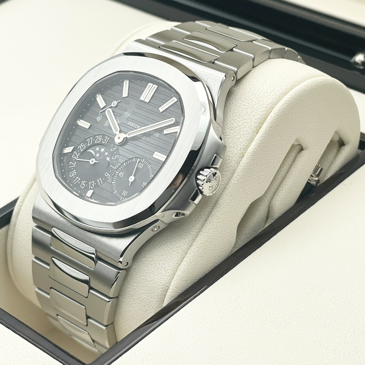 パテックフィリップ ノーチラス 5712/1A-001 ブルー 40mm
