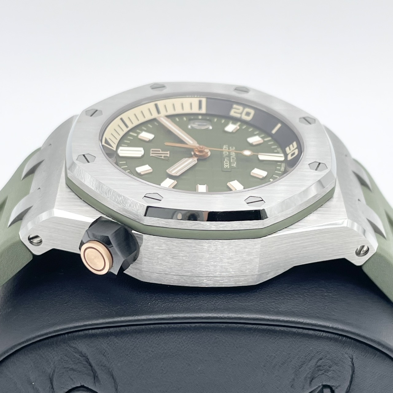 【定価4,620,000円！】 オーデマピゲ ロイヤルオークオフショア 15720ST.OO.A052CA.01 カーキグリーン 42mm