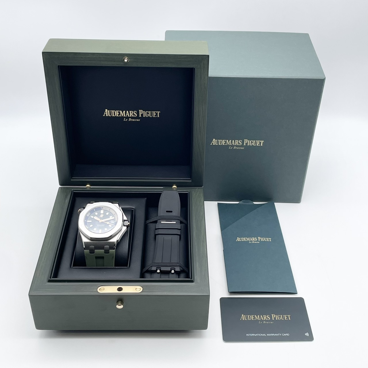 【定価4,620,000円！】 オーデマピゲ ロイヤルオークオフショア 15720ST.OO.A052CA.01 カーキグリーン 42mm