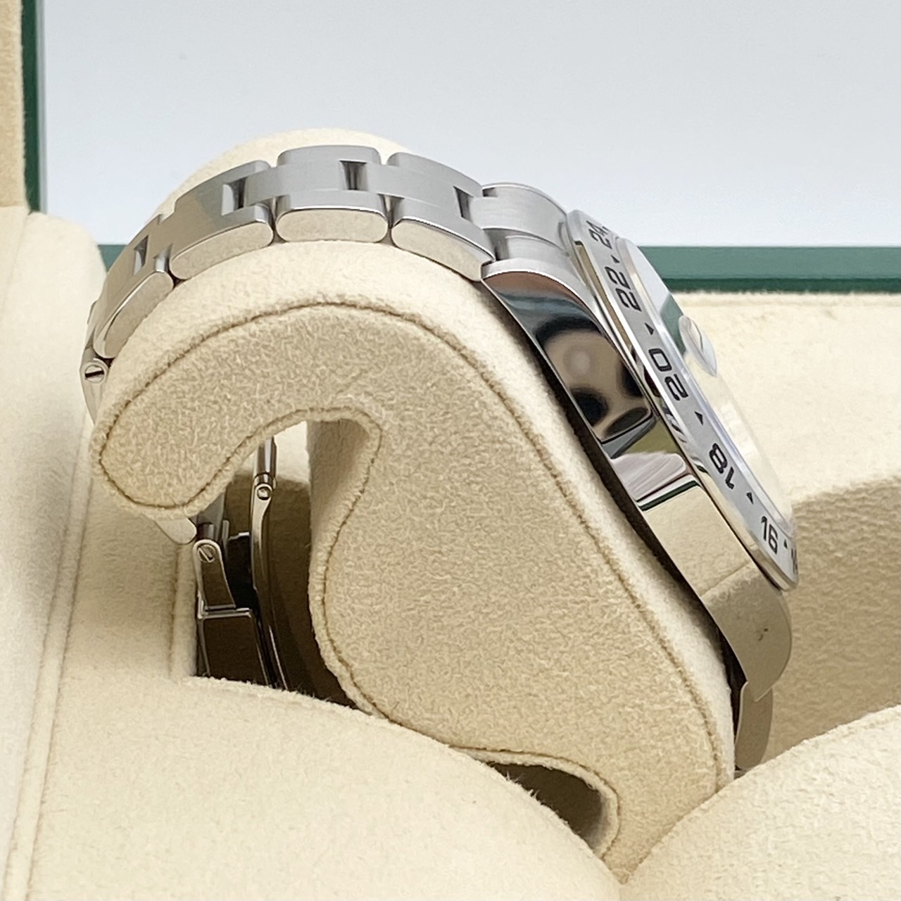 ロレックス エクスプローラーII 226570 オイスターブレスレット ブラック 42mm