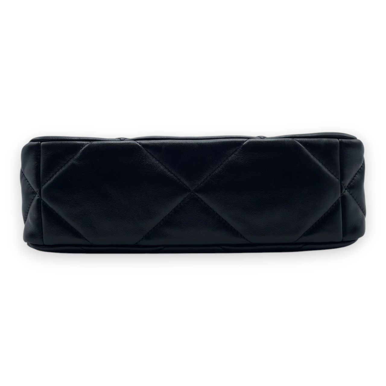 シャネル 19 W26 ブラック シャイニーラムスキン