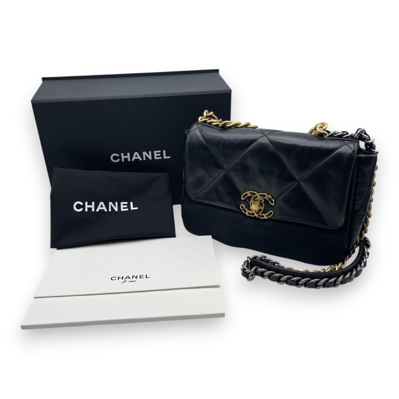 シャネル 19 W26 ブラック シャイニーラムスキン - ブランド品専門店