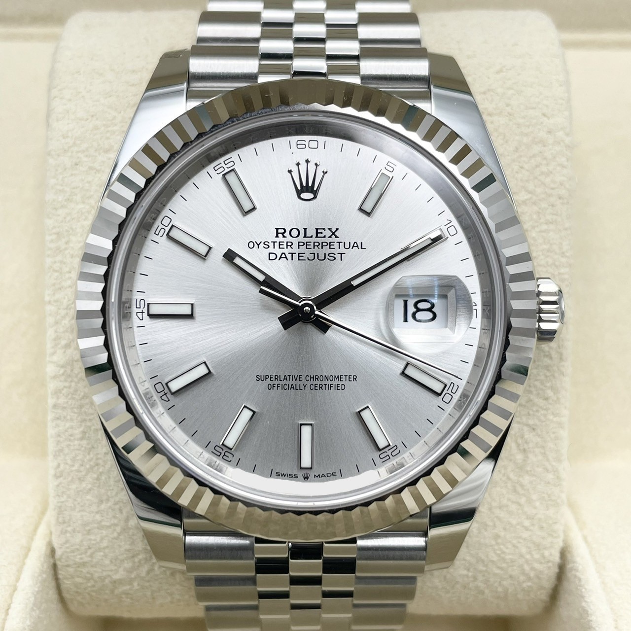 本日限定セール　希少　新品 ロレックスデイトジャスト 掛け時計　シルバー 新品)ROLEX ロレックス デイトジャスト 41 126334 シルバー ジュビリー