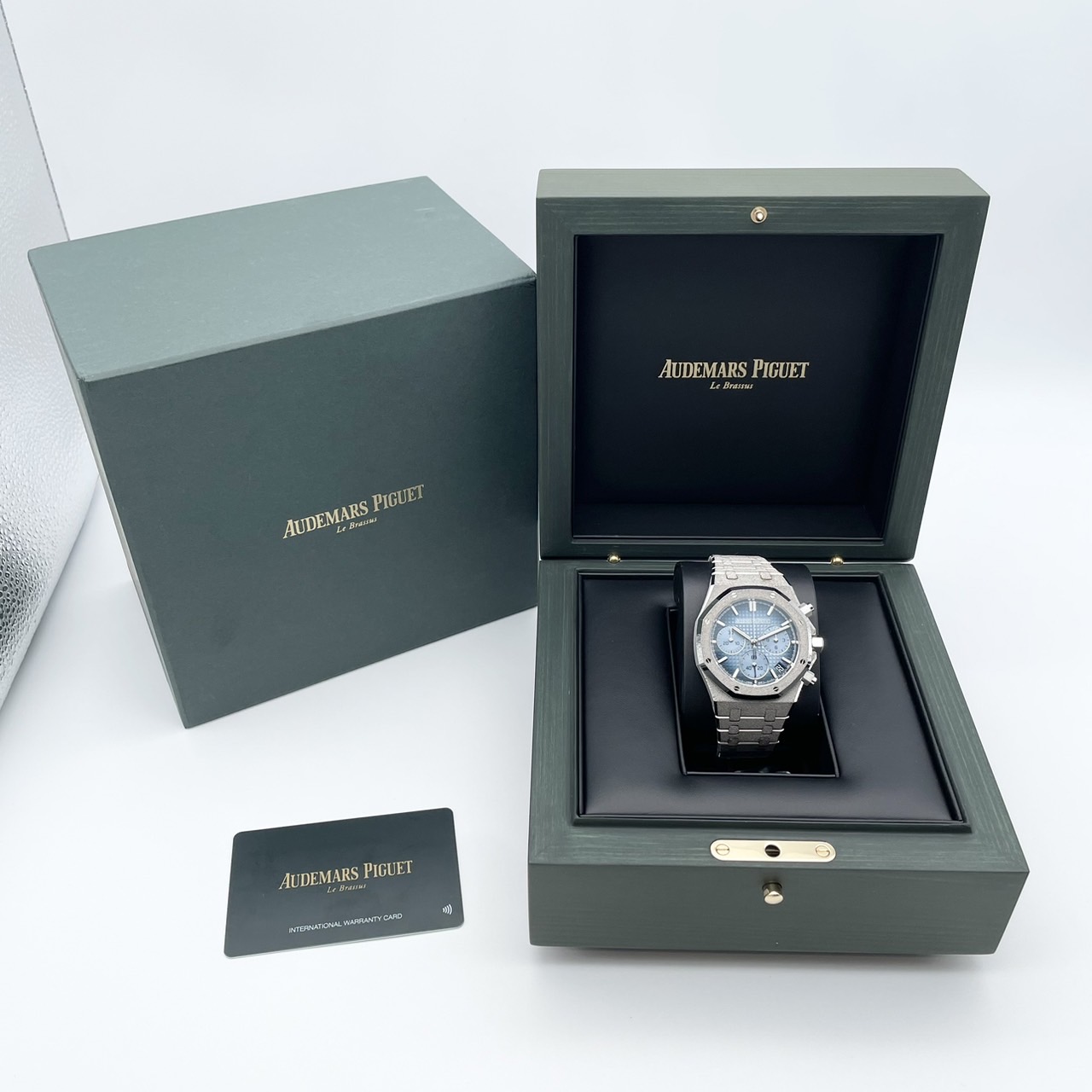 オーデマピゲ ロイヤルオーク 26240BC.GG.1324BC.02 スモークブルー クロノグラフ フロステッドゴールド 41mm
