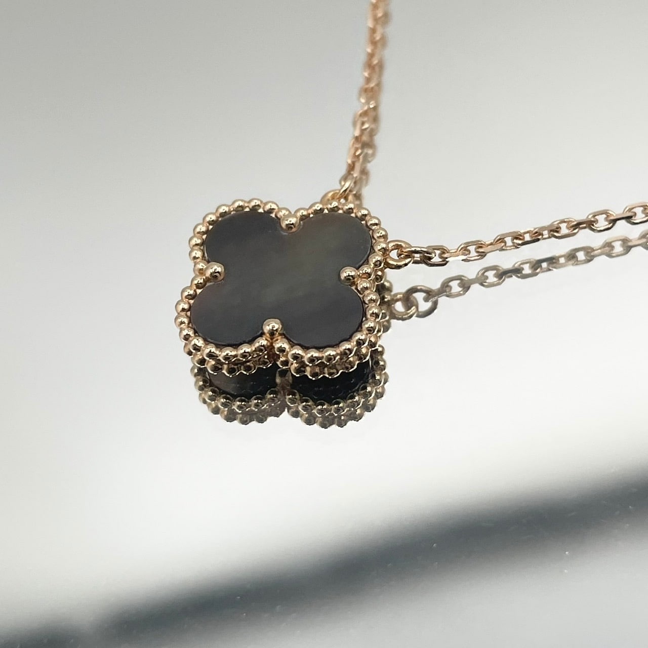 ヴァンクリーフ＆アーペル ヴィンテージアルハンブラ マザーオブパール