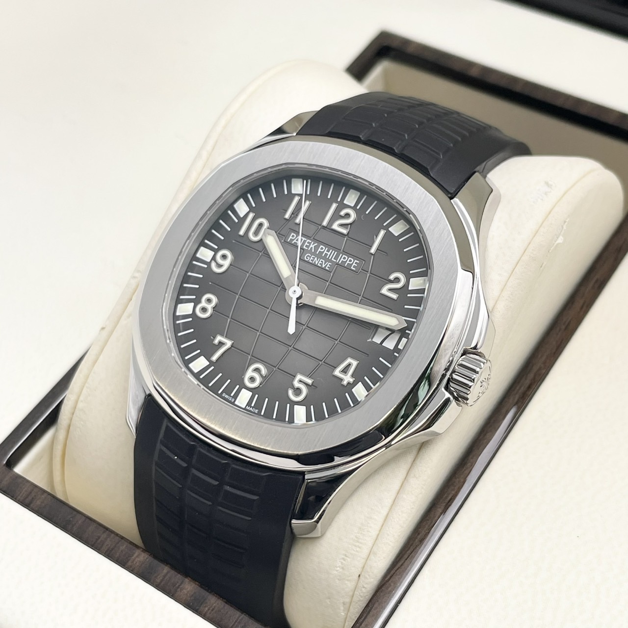 パテックフィリップ アクアノート 5167A-001 ブラック 40.8mm