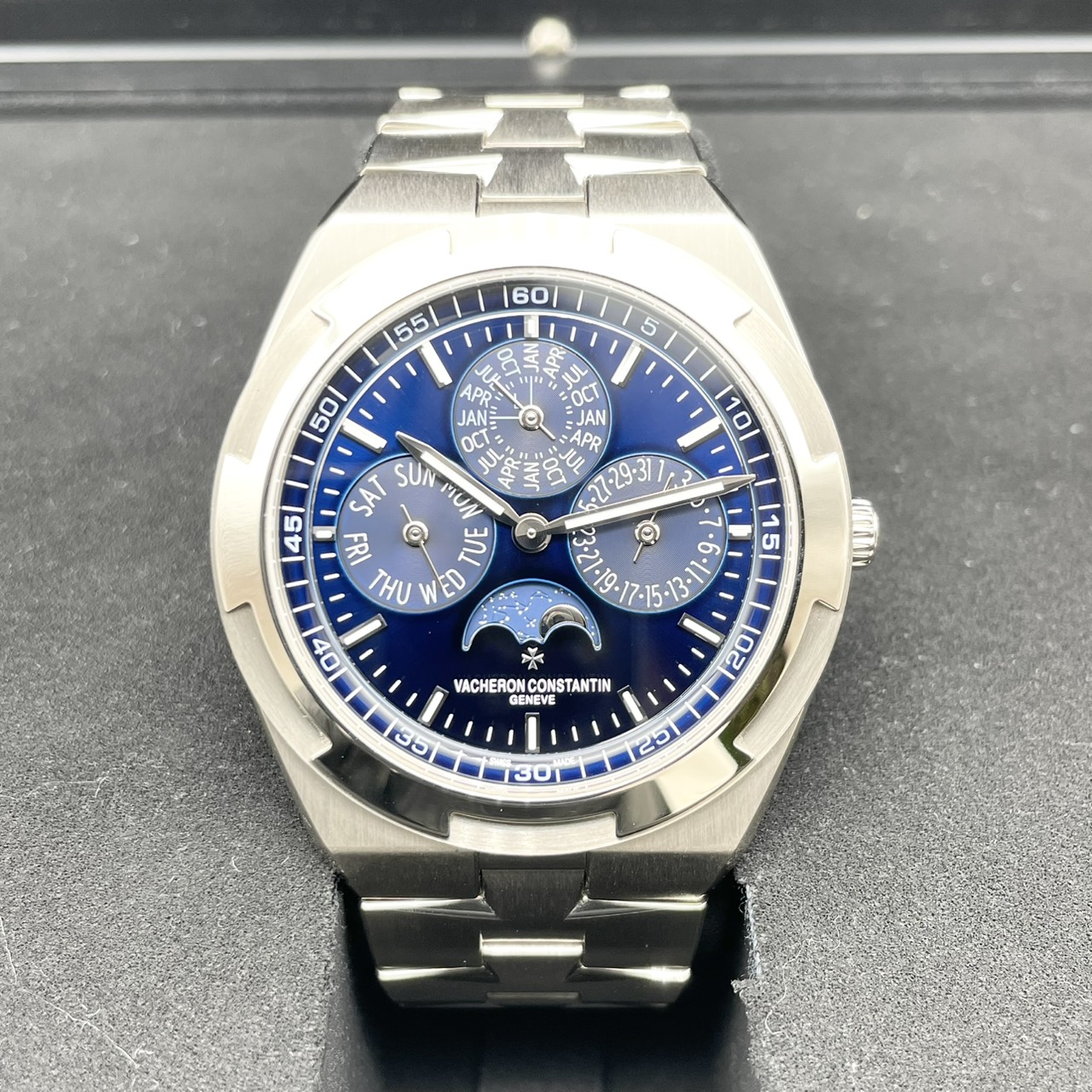 ヴァシュロンコンスタンタン オーヴァーシーズ エクストラフラット・パーペチュアルカレンダー 4300V-120G-B945 ブルー 41.5mm