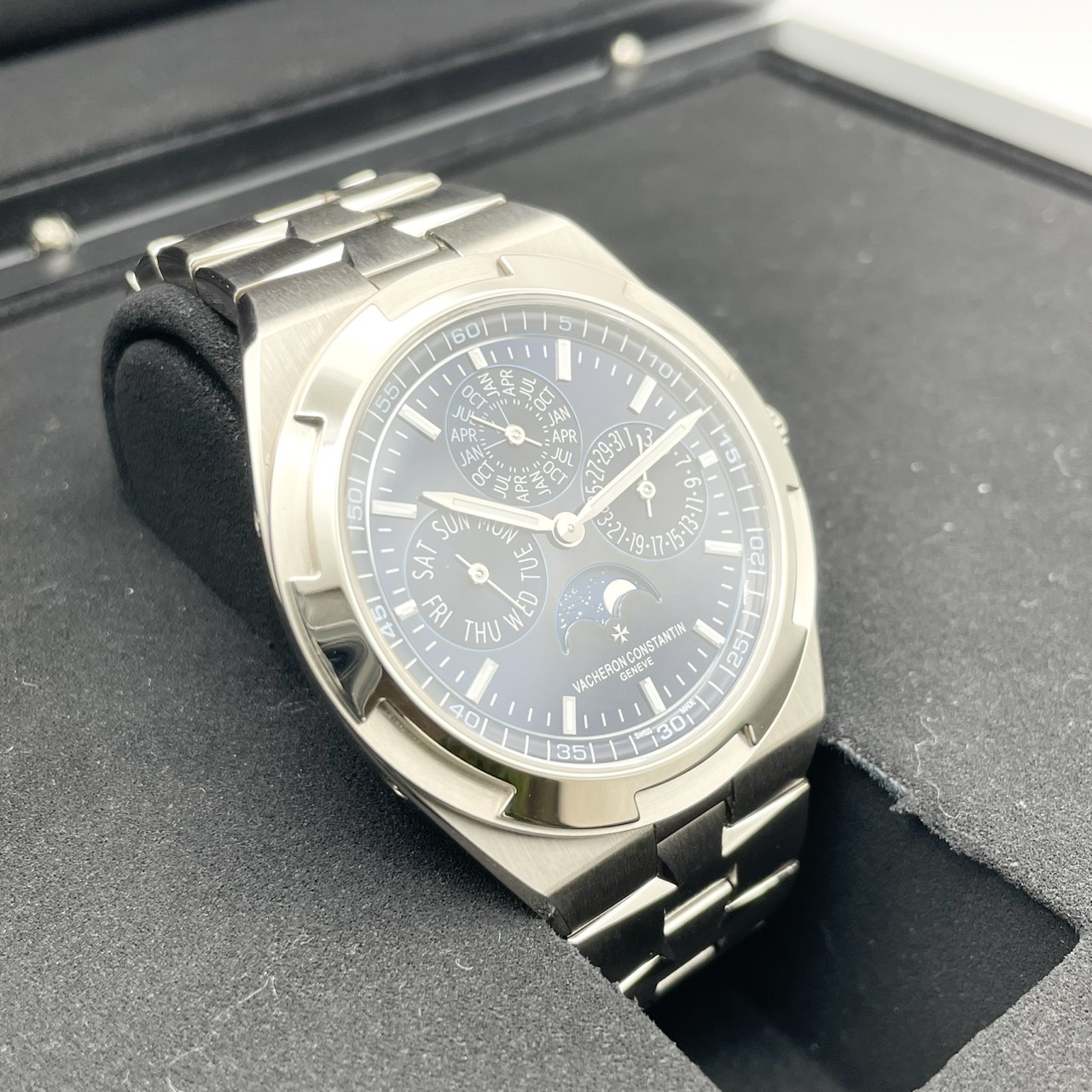 ヴァシュロンコンスタンタン オーヴァーシーズ エクストラフラット・パーペチュアルカレンダー 4300V-120G-B945 ブルー 41.5mm