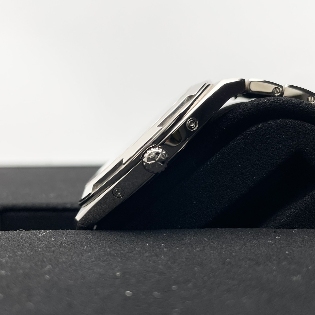 ヴァシュロンコンスタンタン オーヴァーシーズ エクストラフラット・パーペチュアルカレンダー 4300V-120G-B945 ブルー 41.5mm