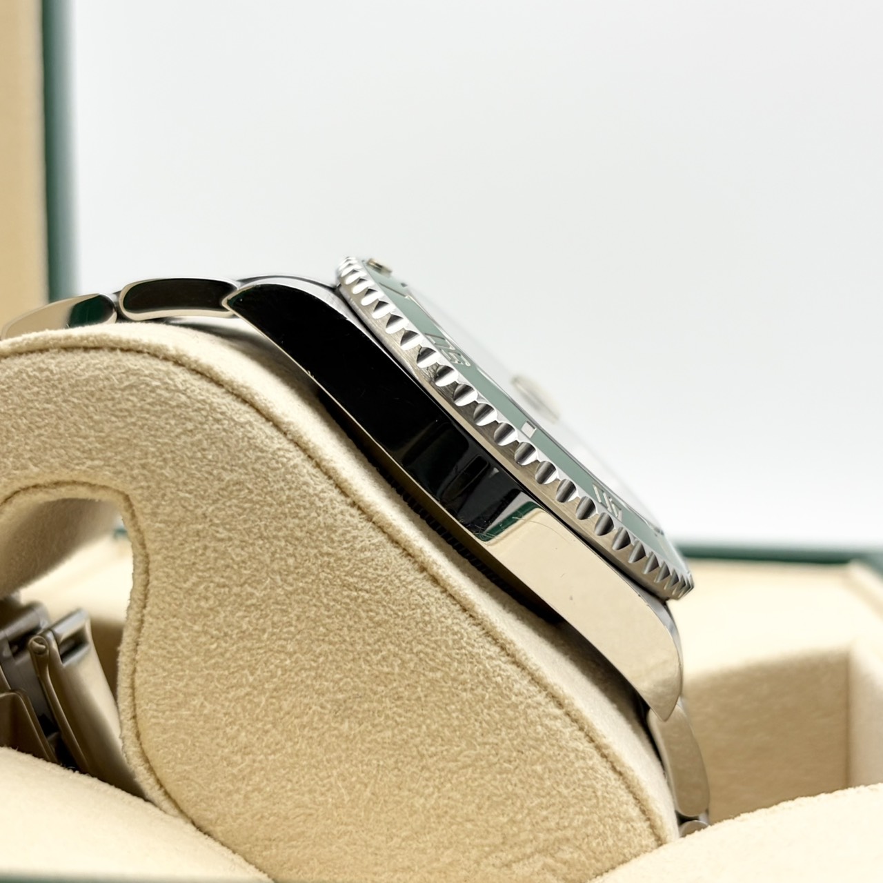 ロレックス サブマリーナーデイト 116610LV グリーン オイスターブレス 40mm