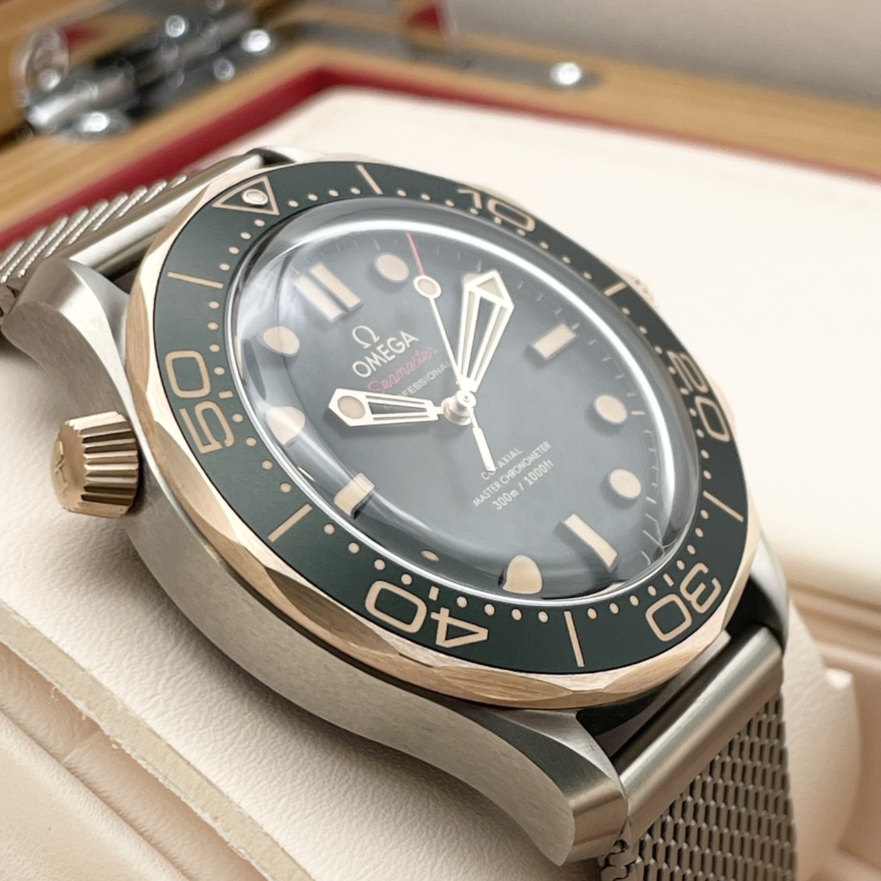 定価1,705,000円】オメガ シーマスター ダイバー300 210.90.42.20
