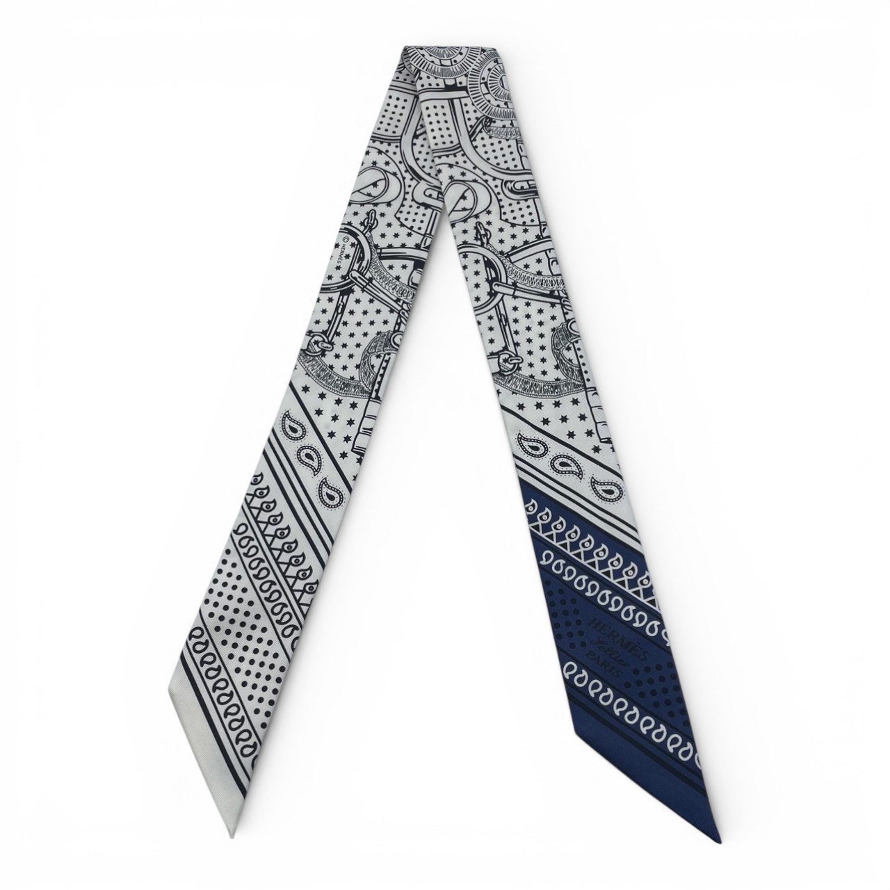 最終価格！ほぼ未使用【HERMES】エルメスTwilly《エプロン・ドールマリン エルメス ツイリー エプロン・ドール ブラン/ネイビー シルク100