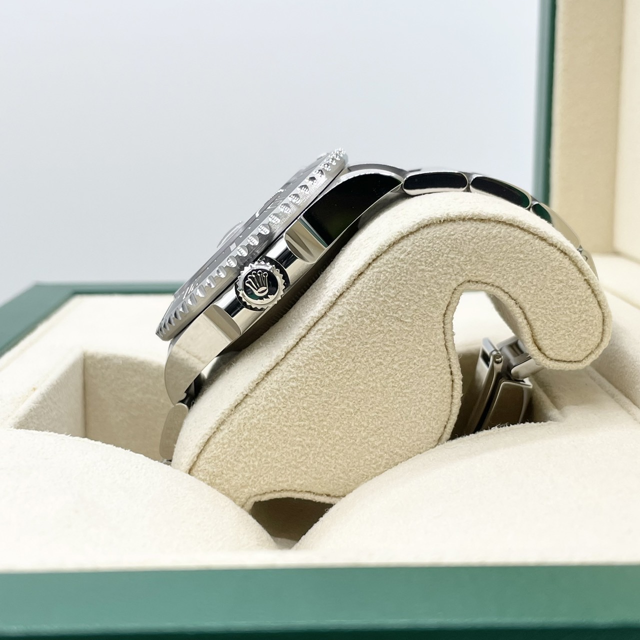 ロレックス シードゥエラー 126600 オイスターブレスレット ブラック 43mm