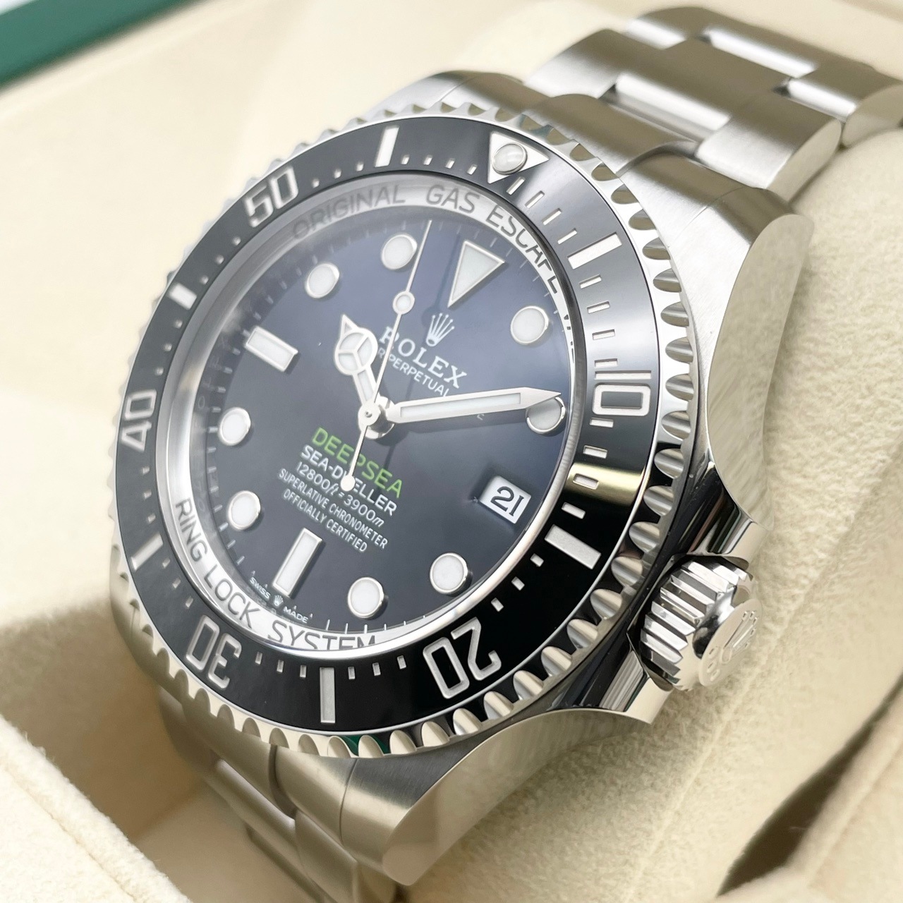 ロレックス シードゥエラーディープシー 136660 Dブルー オイスターブレスレット 44mm