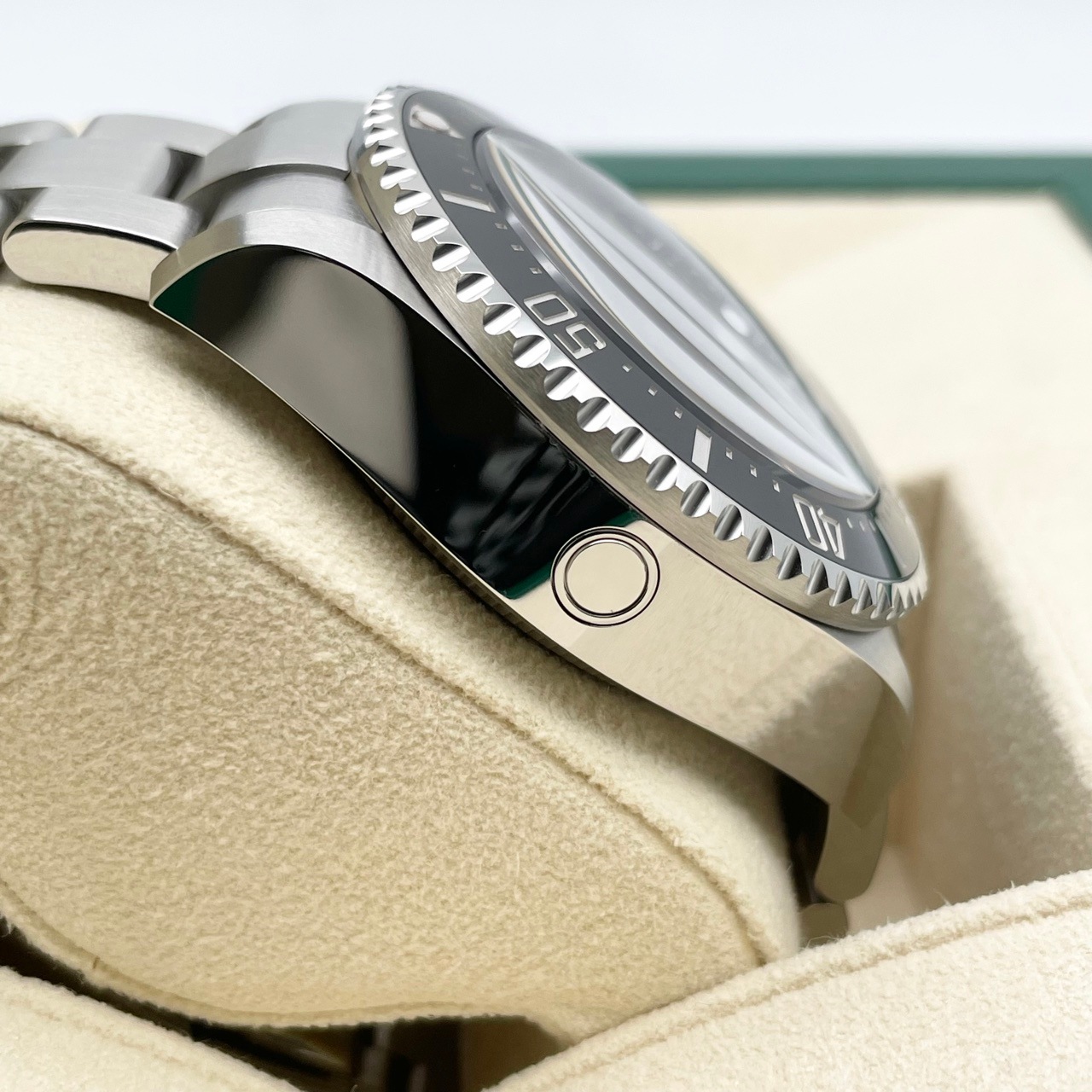 ロレックス シードゥエラーディープシー 136660 Dブルー オイスターブレスレット 44mm