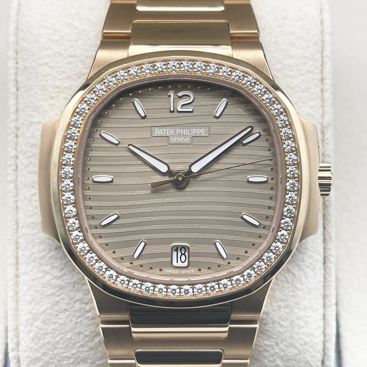 パテックフィリップ ノーチラス 7118/1200R-010 ゴールド・オパーリン ローズゴールド 35.2mm