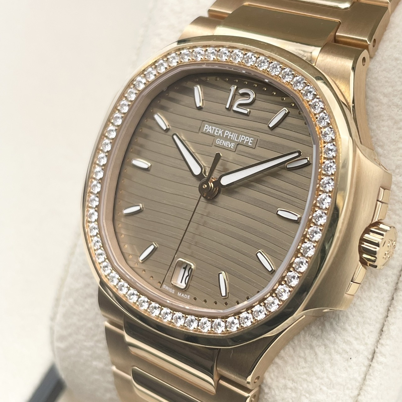 パテックフィリップ ノーチラス 7118/1200R-010 ゴールド・オパーリン ローズゴールド 35.2mm